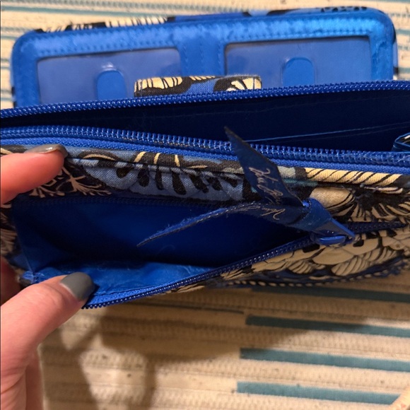 Vera Bradley Blue and White Floral Wallet - Picture 14 of 14